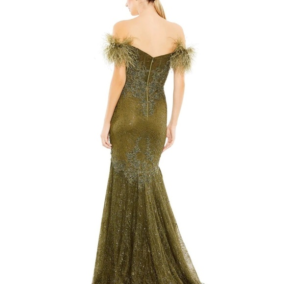 Mac Duggal 20246 NWT FEATHERED CRYSTAL EMBELLISHED SLEEVELESS GOWN - Picture 3 of 9